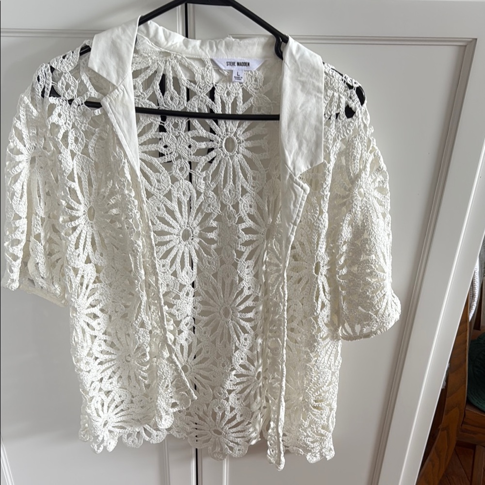 Steve Madden White Boxy Blouse with Cut Out Notched Collar
